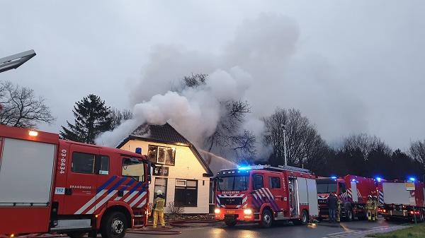 Gewonde bij grote uitslaande brand in lunch en eetcafÃ© (video)