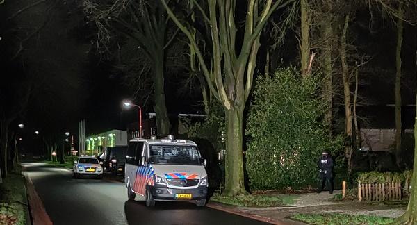 Politie vond wapens, explosieven en munitie tijdens invallen (Video)