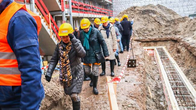 Eerste gasloze appartementengebouw in Meppel bereikt hoogste punt