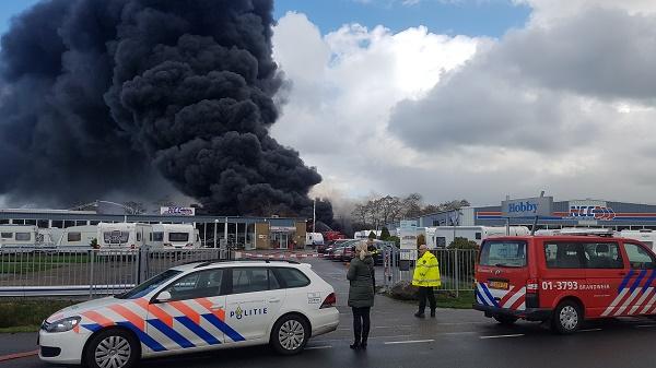 Enorme brand in Marum zorgt voor veel inzet vanuit Drenthe (video)