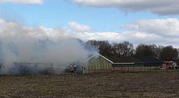 Asbest vrij gekomen bij grote brand in schuur (video)