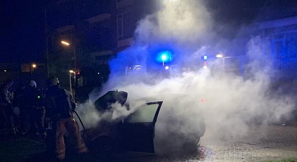 Auto uitgebrand in Hoogeveen; politie zoekt getuigen