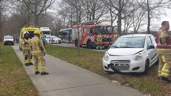 Vrouw gewond na kop-staart botsing in Ubbena