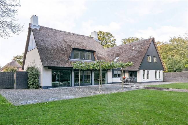 Te koop in Drenthe: royale villa met inpandige garage