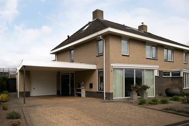 Te koop in Drenthe: fraaie twee-onder-Ã©Ã©n-kapwoning met garage