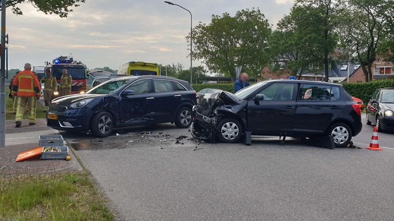 Vrouw gewond na harde botsing in Donderen (video)