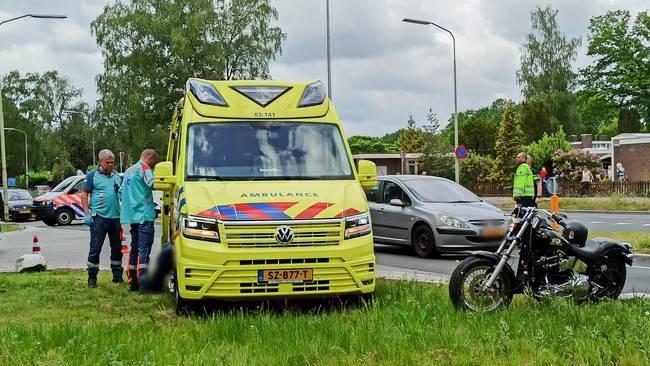 Botsing tussen auto en motor in Emmen 