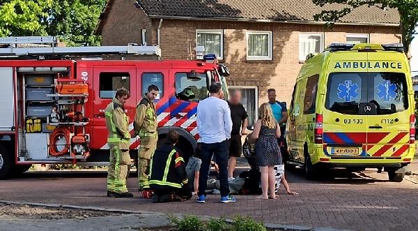 Brandweer opgeroepen voor kindje die bekneld zit met voet in fiets