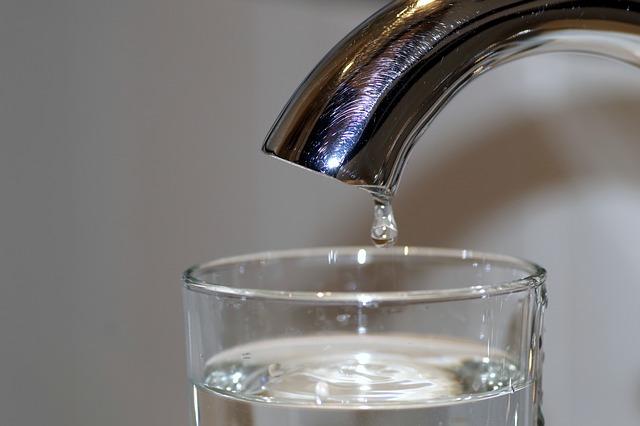 Tientallen huishoudens in Gieten zonder water door gesprongen waterleiding