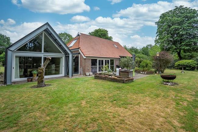 Te koop in Drenthe: Vrijstaande woning met aanbouw en grote tuin