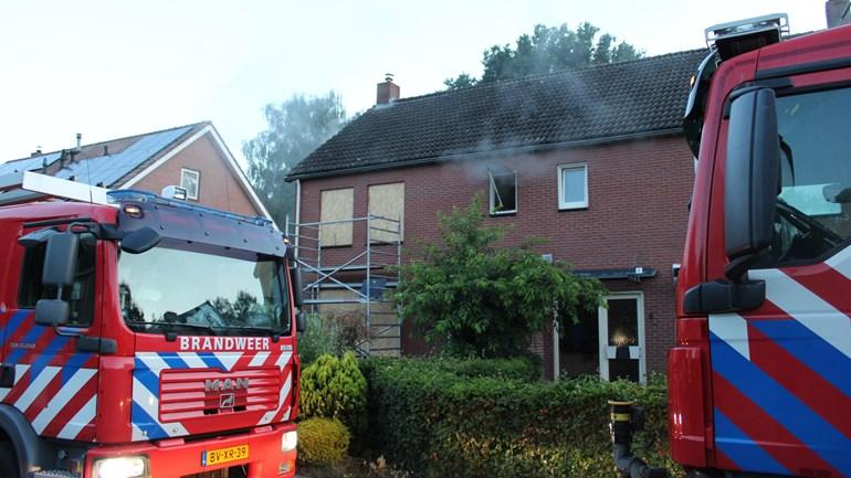 Woning in brand gestoken terwijl bewoners liggen te slapen (video)