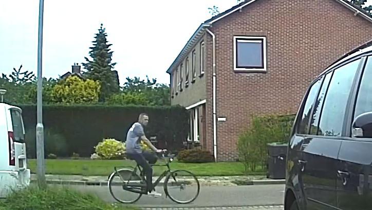 Politie: Wie is deze man die in Roden een jong meisje seksueel heeft misbruikt