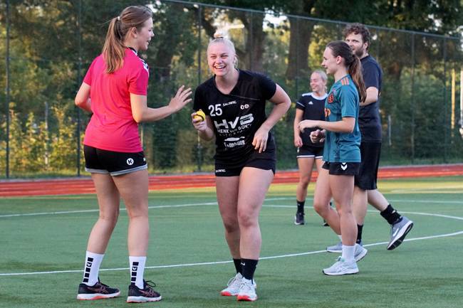 Baseball5 clinic voor selectie dames E&O handbal