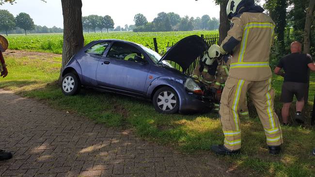 Traumahelikopter bij ongeval tegen hekwerk in Beilen (Video)