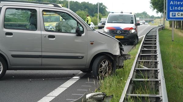 Auto wil keren op N48 en veroorzaakt ongeval (video)