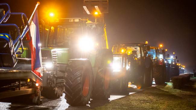 Boeren bieden aan te helpen met trekkers tegen rellen