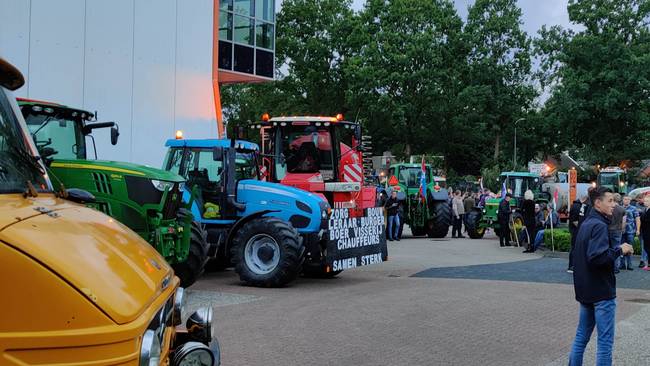 Boeren bezetten distributiecentrum Coop in Gieten 