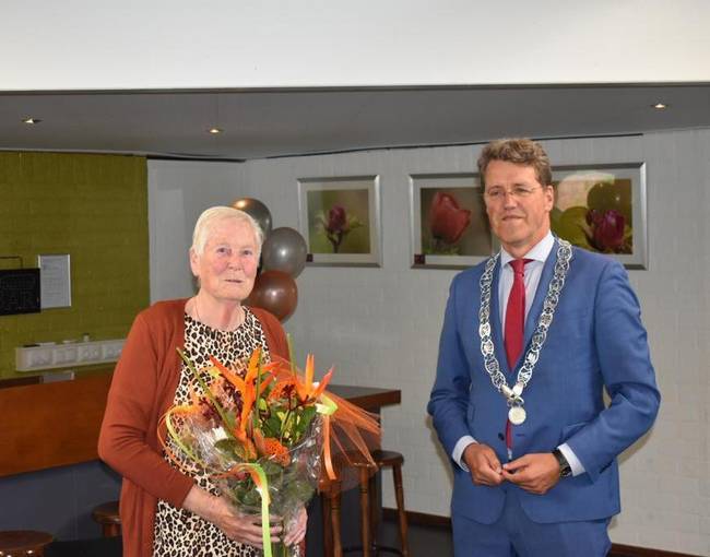 Tiny Bos-Fuhler ontvangt Koninklijke Onderscheiding voor ruim 50 jaar vrijwilligerswerk