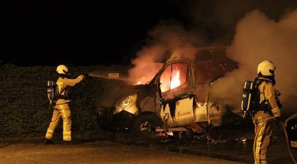 Onderzoek naar brandstichting bij brand in caravan en taxi (video)