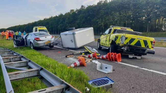 Auto Rijkswaterstaat aangereden door auto op A28 (Video)