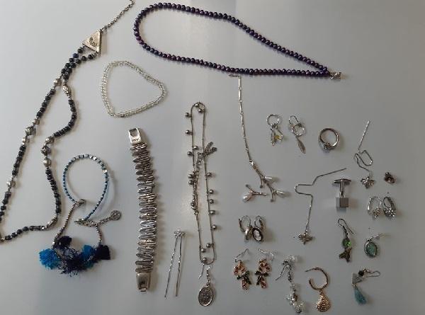 Politie zoekt eigenaar van mogelijk gestolen sieraden