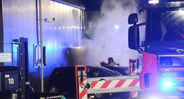 Veel schade bij grote brand in poetsbedrijf (video)