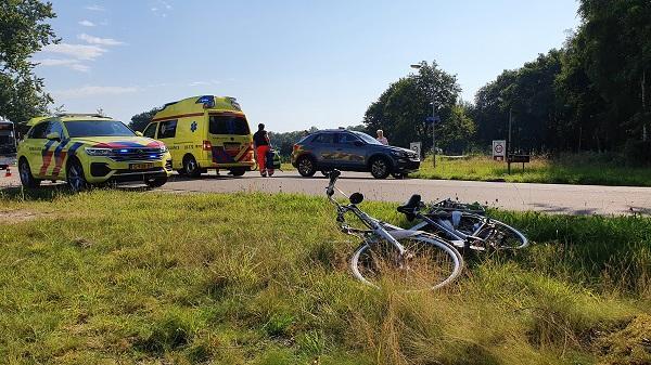 Fietser ernstig gewond na ongeval met auto (video)