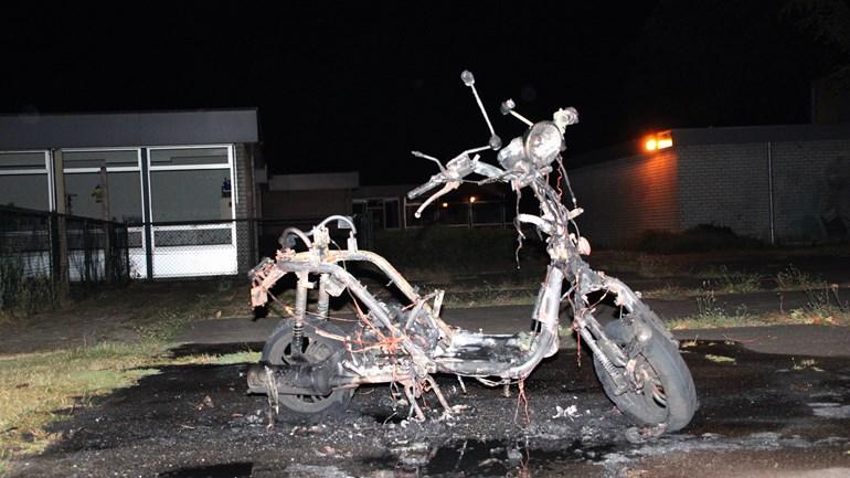 Scooter volledig uitgebrand in Emmen