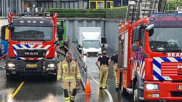 Laadruimte, kelder en kraamafdeling onder water na wolkbreuk