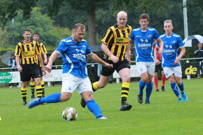 Gelijkspel in oefenduel VV Hoogeveen tegen GOMOS (Video)