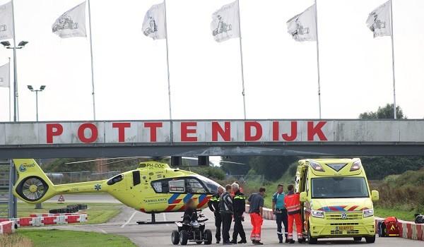 Traumahelikopter ingezet na botsing tijdens motorrace (video)