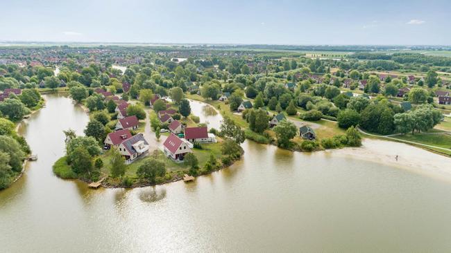 Center Parcs De Huttenheugte en Parc Sandur gaan zwerfafval hergebruiken voor picknickbanken