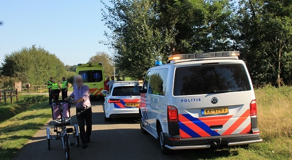 Vrouw met driewieler de sloot in en raakt gewond in Bovensmilde