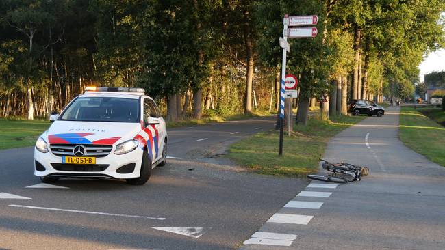 Scholier op fiets gewond bij aanrijding (Video)