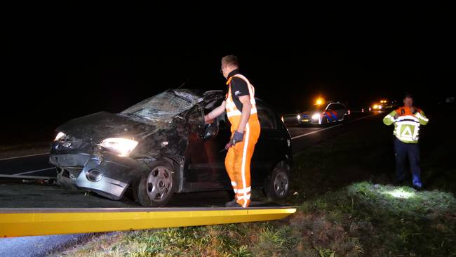 Auto slaat over de kop op A37