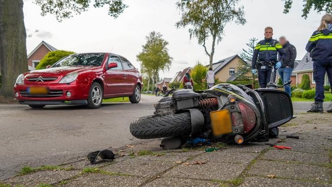 Scooterrijder raakt gewond bij aanrijding (Video)