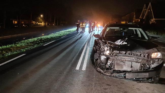 Flinke schade na botsing met drie voertuigen: Ã©Ã©n voertuig belandt in water (Video)