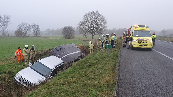 A28 tussen Spier en Pesse uren dicht door ongeval met paarden (video)