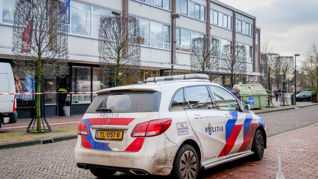 Politie rolt hennepkwekerij in bovenwoning op (Video)