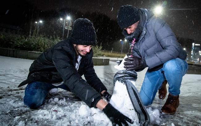 Sneeuwpret in Drenthe (Video)