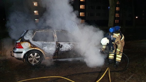 Auto twee keer in Ã©Ã©n nacht in brand gestoken (video)