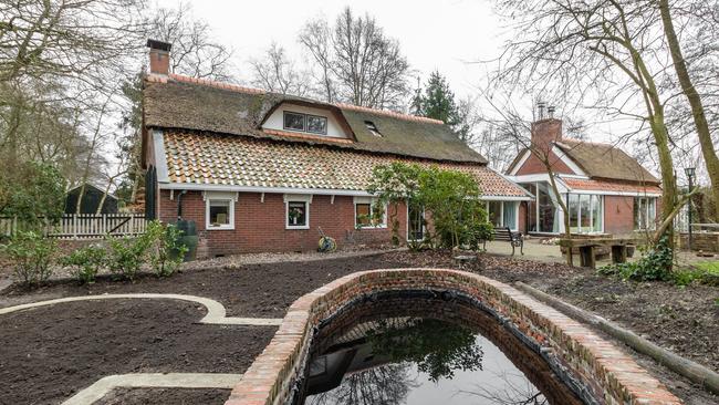 Te koop in Drenthe: Vrijstaande woonboerderij met royaal kavel van 8.370 mÂ²