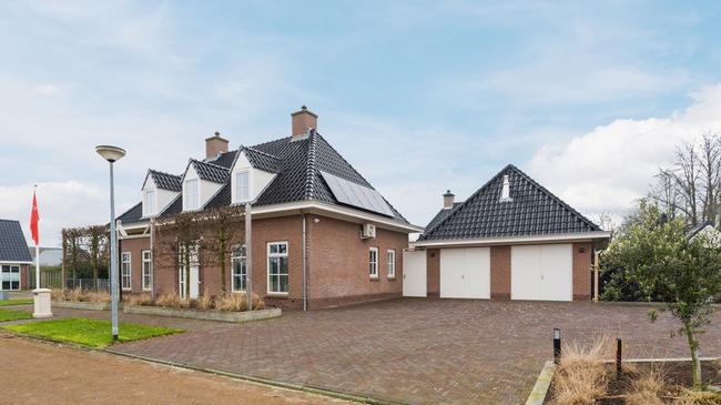 Te koop in Drenthe: royaal vrijstaand herenhuis met dubbele garage