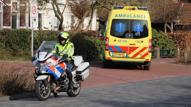 Fietser en auto met elkaar in botsing 