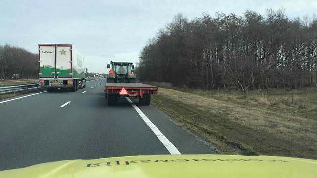 Man rijdt met trekker N33 op en wordt gepakt