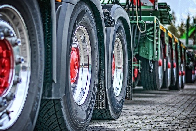 Verkeershinder op N381 door XXL-transport richting Emmen