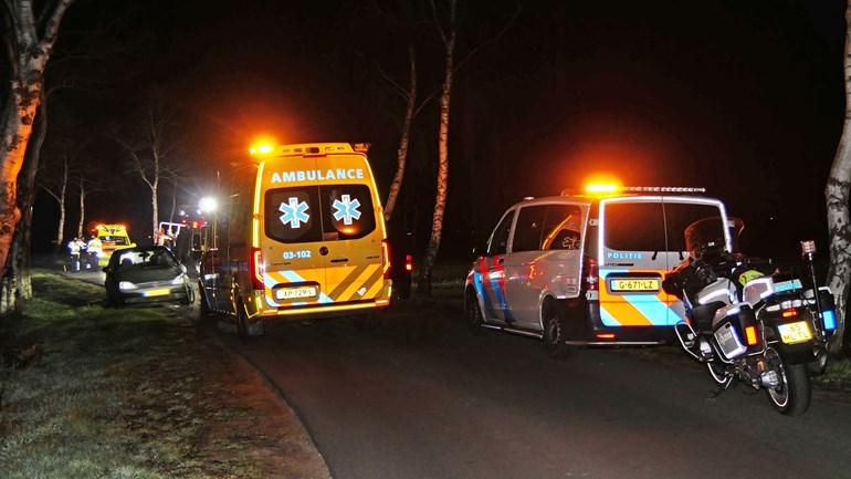 Traumahelikopter ingezet voor botsing tussen auto en fietser (video)