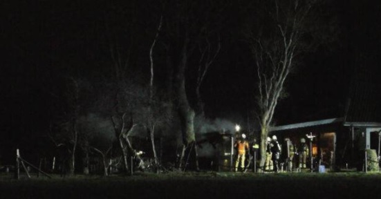 Brandweer weet woning te redden van vlammen bij uitslaande schuurbrand (video)