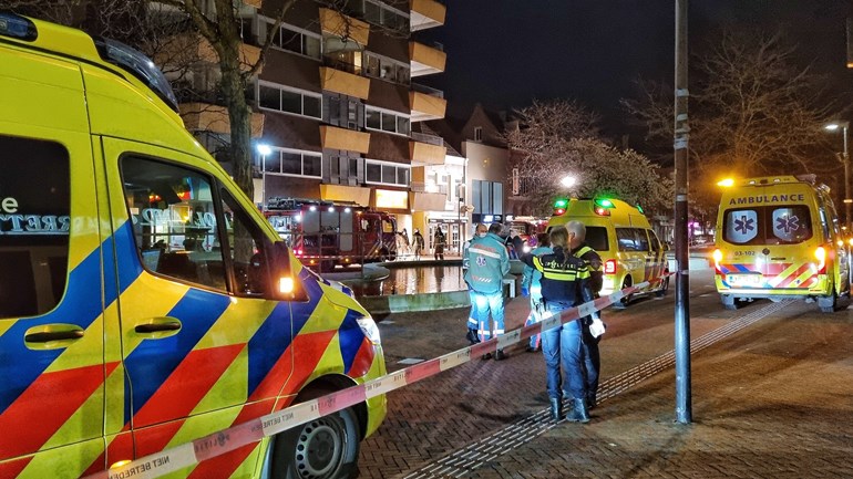 Traumahelikopter ingezet bij grote brand in flat (Video)