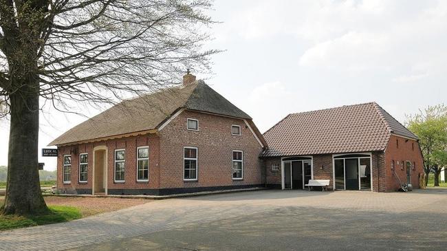 Te koop in Drenthe: Landhuis op riante kavel van 10820 mÂ² met eigen tennisbaan